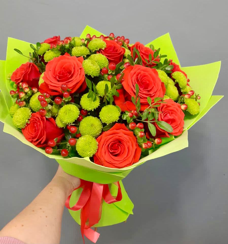 Букет цветов из: Хризантемы и Розы в Придорожном