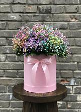 Цветочная композиция из Гипсофила и Розы в шляпной коробке в Придорожном