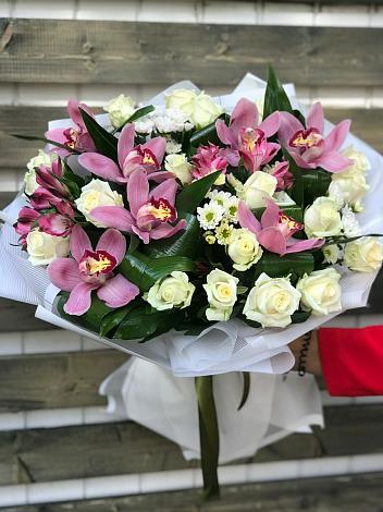 Букет цветов из: Розы и Хризантемы в Придорожном