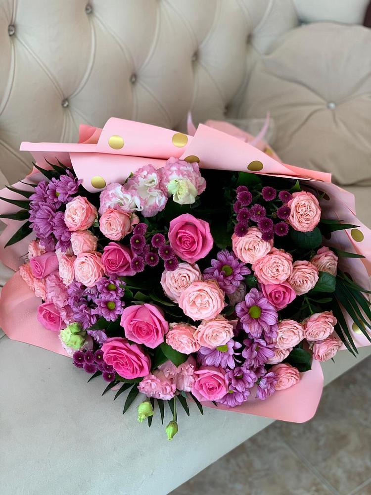 Букет цветов из: Хризантемы, Розы и Лизиантусы в Придорожном