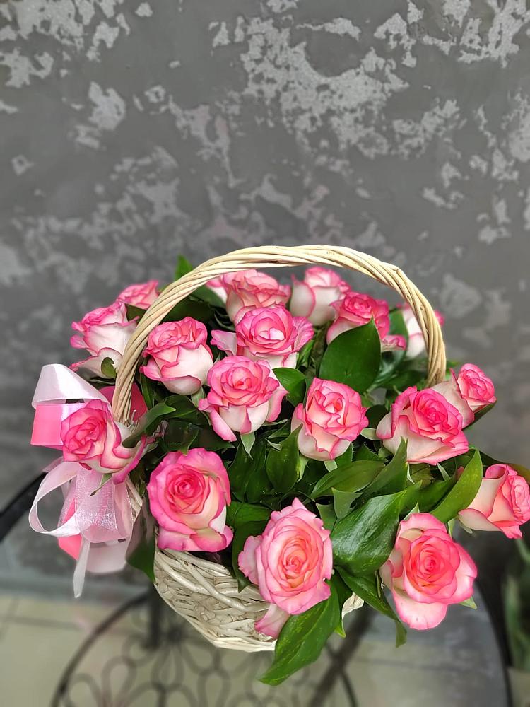 Цветочная композиция из Розы в корзине в Придорожном