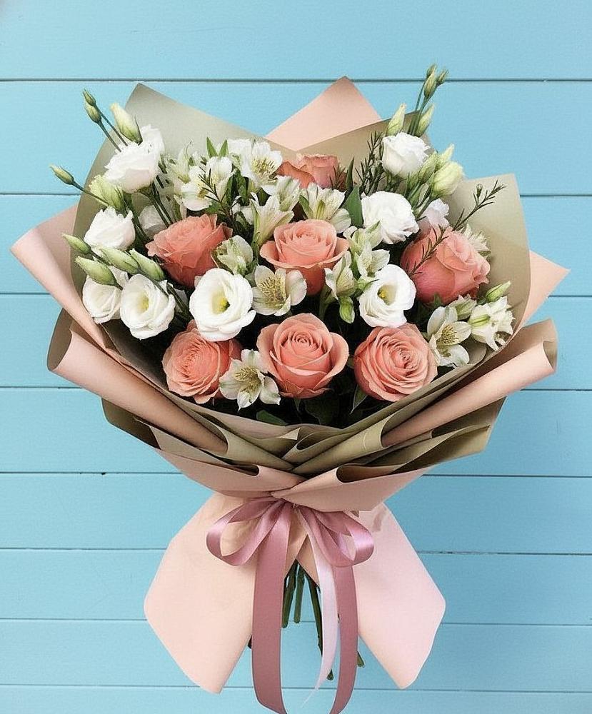 Букет цветов из: Розы, Альстромерии и Лизиантусы в Придорожном