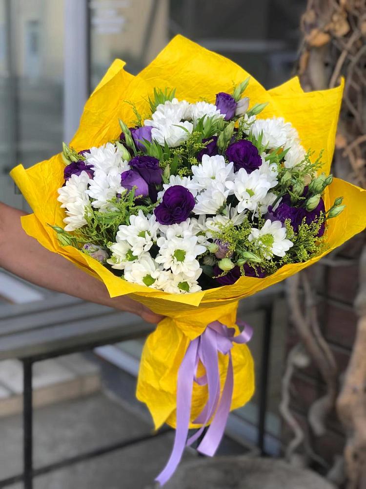 Букет цветов из: Ирисы, Хризантемы и Ромашки в Придорожном