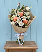 Букет цветов из:  Альстромерии, Лизиантусы, Розы и Хризантемы в Придорожном