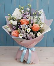 Букет цветов из:  Лизиантусы, Розы, Альстромерии и Гипсофила #REPLACE_PRED# Придорожном