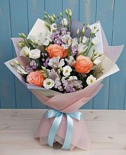 Букет цветов из:  Лизиантусы, Розы, Альстромерии и Гипсофила в Придорожном