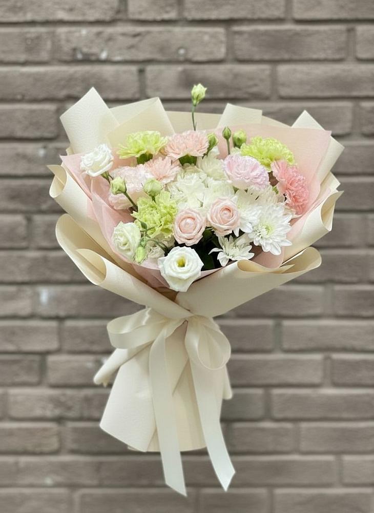 Букет цветов из: Гвоздики, Розы, Лизиантусы и Хризантемы в Придорожном