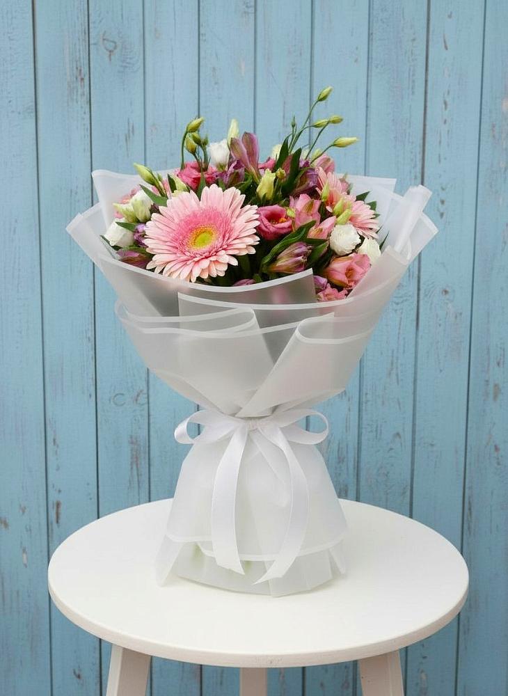 Букет цветов из: Герберы, Альстромерии и Лизиантусы в Придорожном