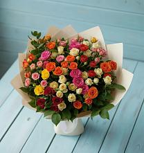 Букет Микс из разноцветных кустовых роз в Придорожном
