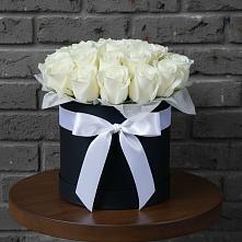 Цветочная композиция из Розы в шляпной коробке в Придорожном